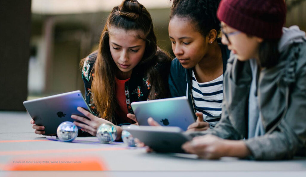 Scopriamo come usare Apple Pencil nel lavoro d’ufficio e nella didattica in presenza e a distanza, sia con app native e che di terze parti, ad esempio per correggere i compiti al volo o per superare le pareti dell’aula trasformando i dispositivi dei nostri alunni in LIM di classe a controllo remoto.