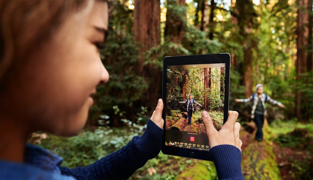 Digital Storytelling: raccontare una storia combinando la tradizione orale con le possibilità visuali e sonore dei digital media, cioè integrandola con video, immagini, audio, musica, app geo-spaziali e tanto altro.