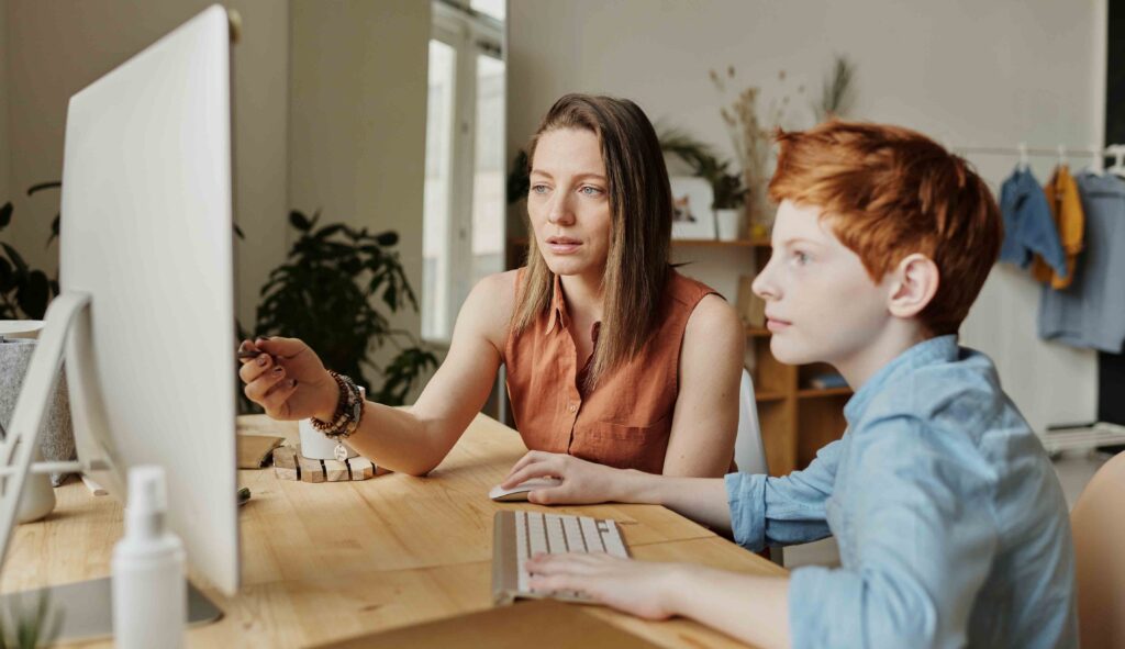 [SCADUTO] Il presente Avviso si pone l’obiettivo di offrire alle istituzioni scolastiche l’opportunità di realizzare classi virtuali adatte a consentire, anche per le studentesse e gli studenti delle istituzioni scolastiche statali del I ciclo d’istruzione e, prioritariamente, della scuola primaria, forme di didattica digitale.
