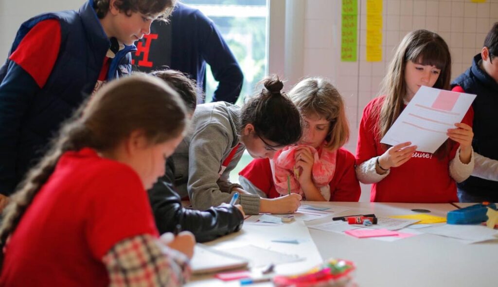 A cura di Andrea Lupi | Pedagogista e formatore, supervisore di strutture a metodo, esperto nella progettazione di materiali educativi per la scuola dell’infanzia e primaria, è Segretario generale della Fondazione Montessori Italia.