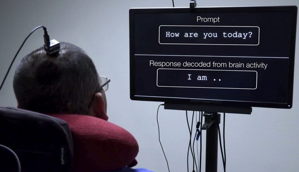 Una neuroprotesi di nuova concezione permetterà ai pazienti che hanno perso l'uso della parola di tornare a comunicare con il mondo esterno.