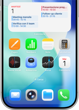 Immagine di un iPhone con l’app Calendario aperta in alto, che mostra gli eventi della giornata