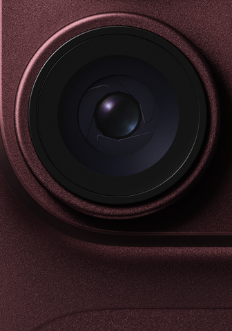 Obiettivo ad apertura variabile della fotocamera principale di un iPhone 18 Pro borgogna
