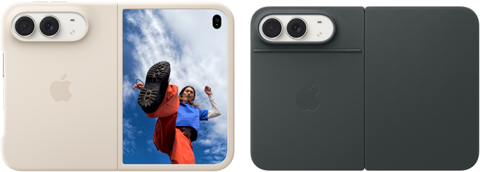 iPhone Duo bianco stellare, in una custodia in silicone sabbia, posizione orizzontale, completamente aperto, si nota la doppia fotocamera Dual Fusion in alto a sinistra, la custodia copre la parte posteriore e i bordi del display frontale, sul lato destro si nota il display esterno con l’immagine di una persona iPhone Duo bianco stellare in una custodia Folio blu marino appoggiato sul supporto, completamente aperto in orizzontale, sulla parte posteriore si notano la doppia fotocamera posteriore Fusion da 48MP, due obiettivi